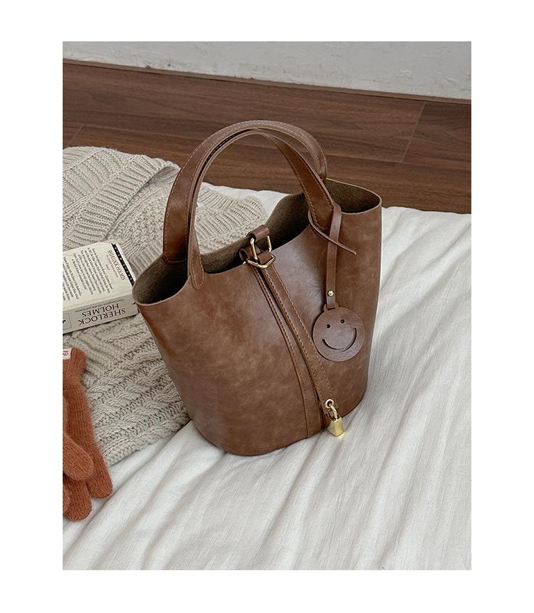 Autumn retro portable vegetable basket bag women's 2025 new fashion simple bucket bag versatile messenger bag