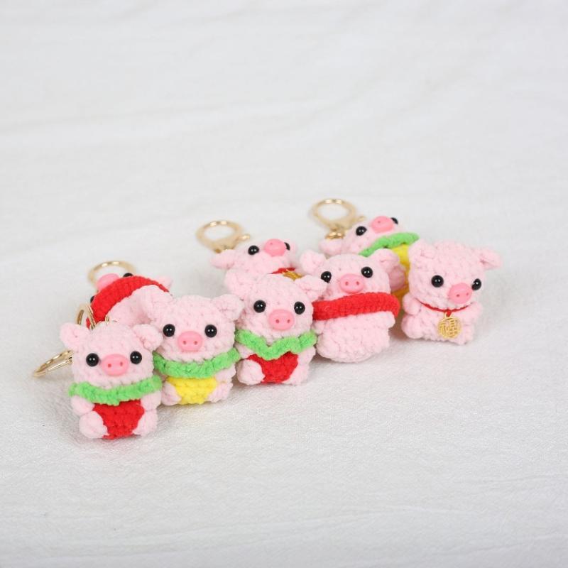 Cute Mini Crochet Pink Pig Keychain Handmade Cartoon Animal Backpack Charm Soft Knitted Accessory for Souvenir Gift