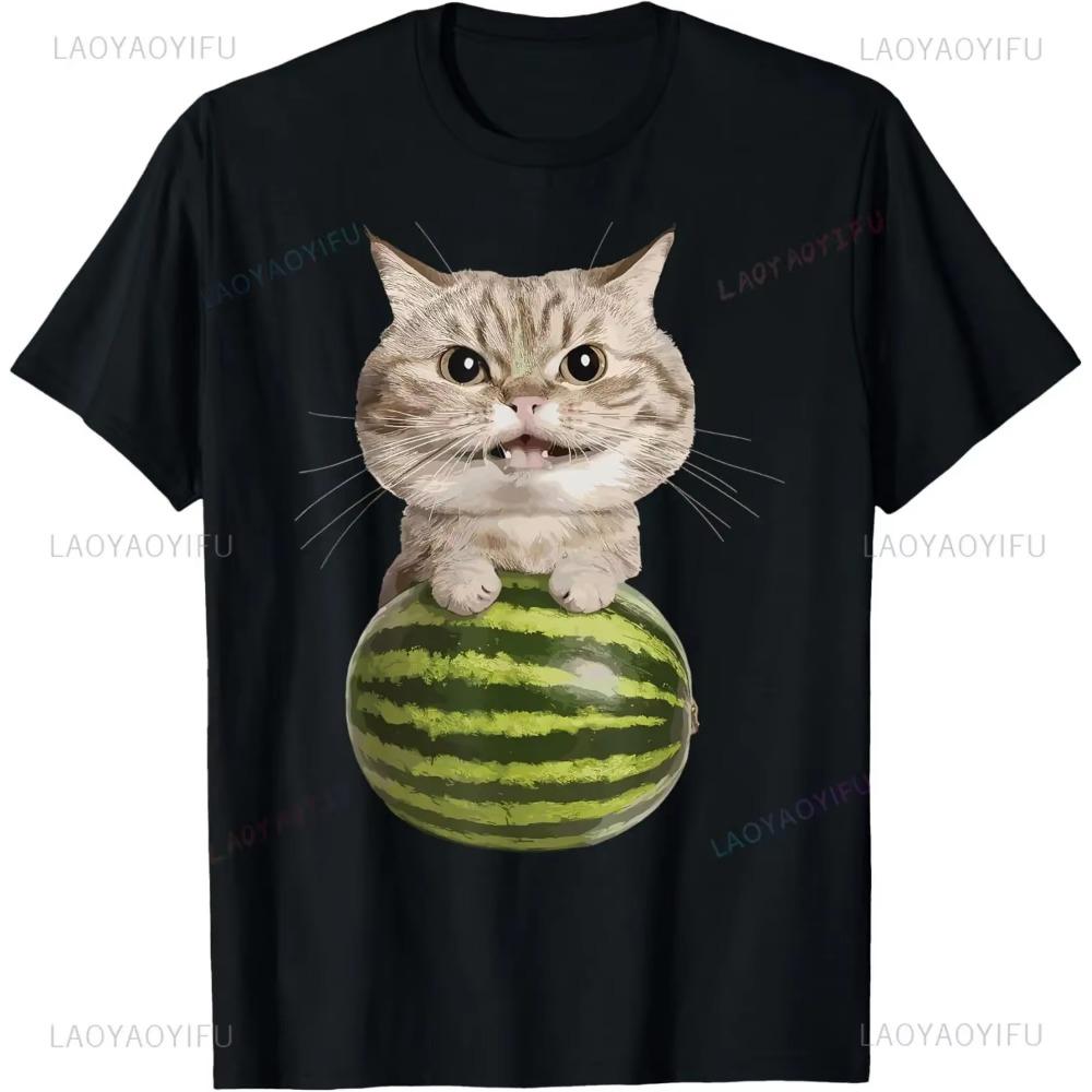 Wassermelonen Katze Alberne Katze Meme T-Shirt Ein lustiges Wassermelonen-Print-Shirt ist ein stilvolles Unisex-Oberteil für Männer und Frauen.