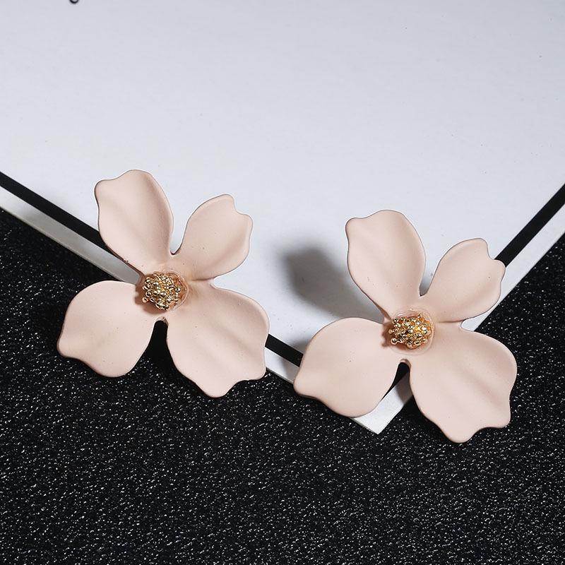 Korean Cute Small Flower Stud Earrings For Women fresh and sweet Statement Earring Girl Fashion Jewelry Gift