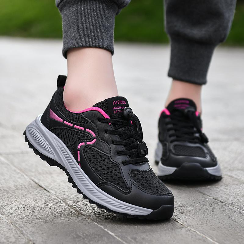 Spring and Autumn new shoes, Chinese walking shoes, non-slip soft-soled breathable mother shoes, travel and leisure sports shoes