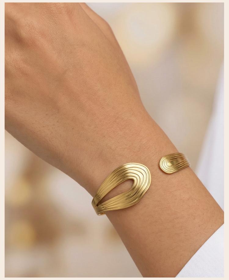 Vantage Stainless Steel Textured Open Bangle Bracelet for Women, 18K Gold Plated Statement Jewelry Party Gift Bijoux