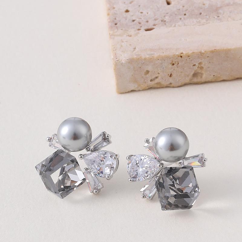 Elegant Irregular Geometric Teardrop Earrings - Luxurious, Fashionable, and Versatile
