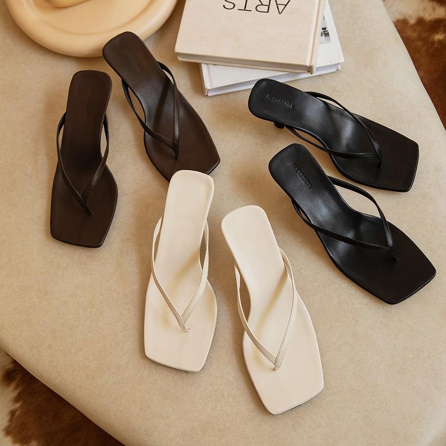 2025 Frühling und Sommer neue quadratische Zehenpartie Schafsleder Kitten Heel Kneif-Sandalen Damen Mid-Heel Zehensandalen Halbschlappen