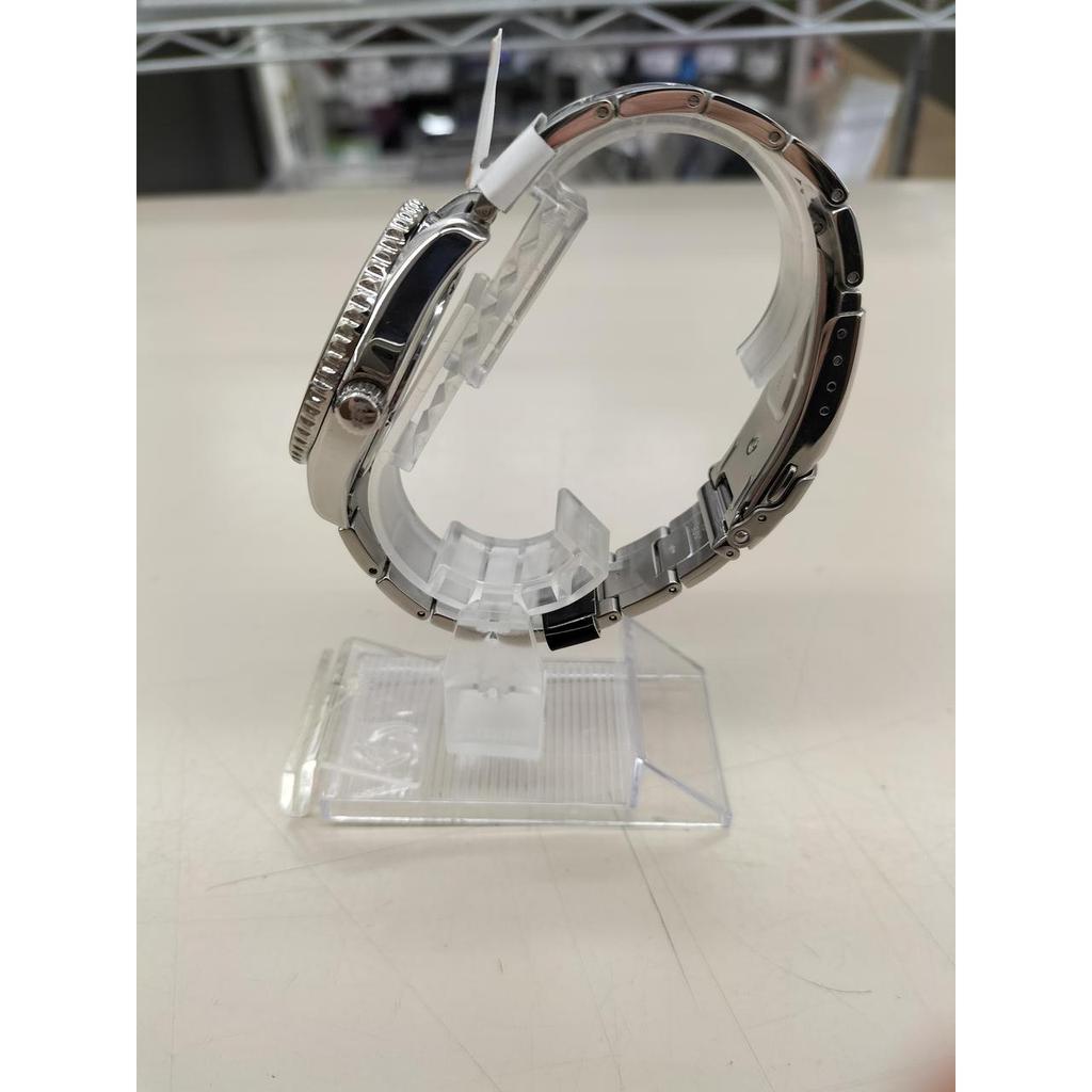 Used ORIENT RN-WJ0001E Watch