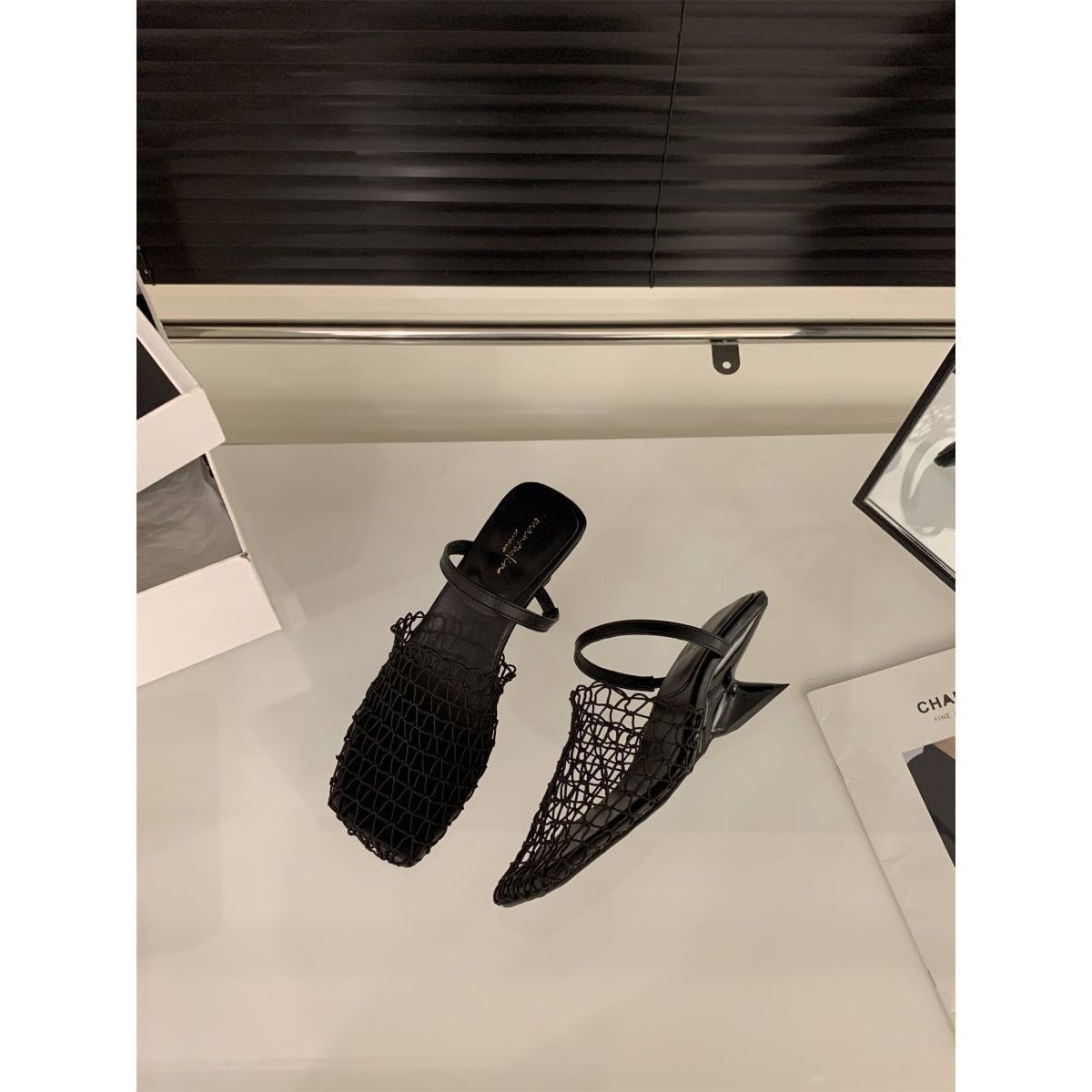 

Французская плетеная сетчатая полая сумка, шлепанцы с открытой пяткой, женская обувь, носить лето 2025, танкетка, высокий каблук, римские сандалии 40 чёрный