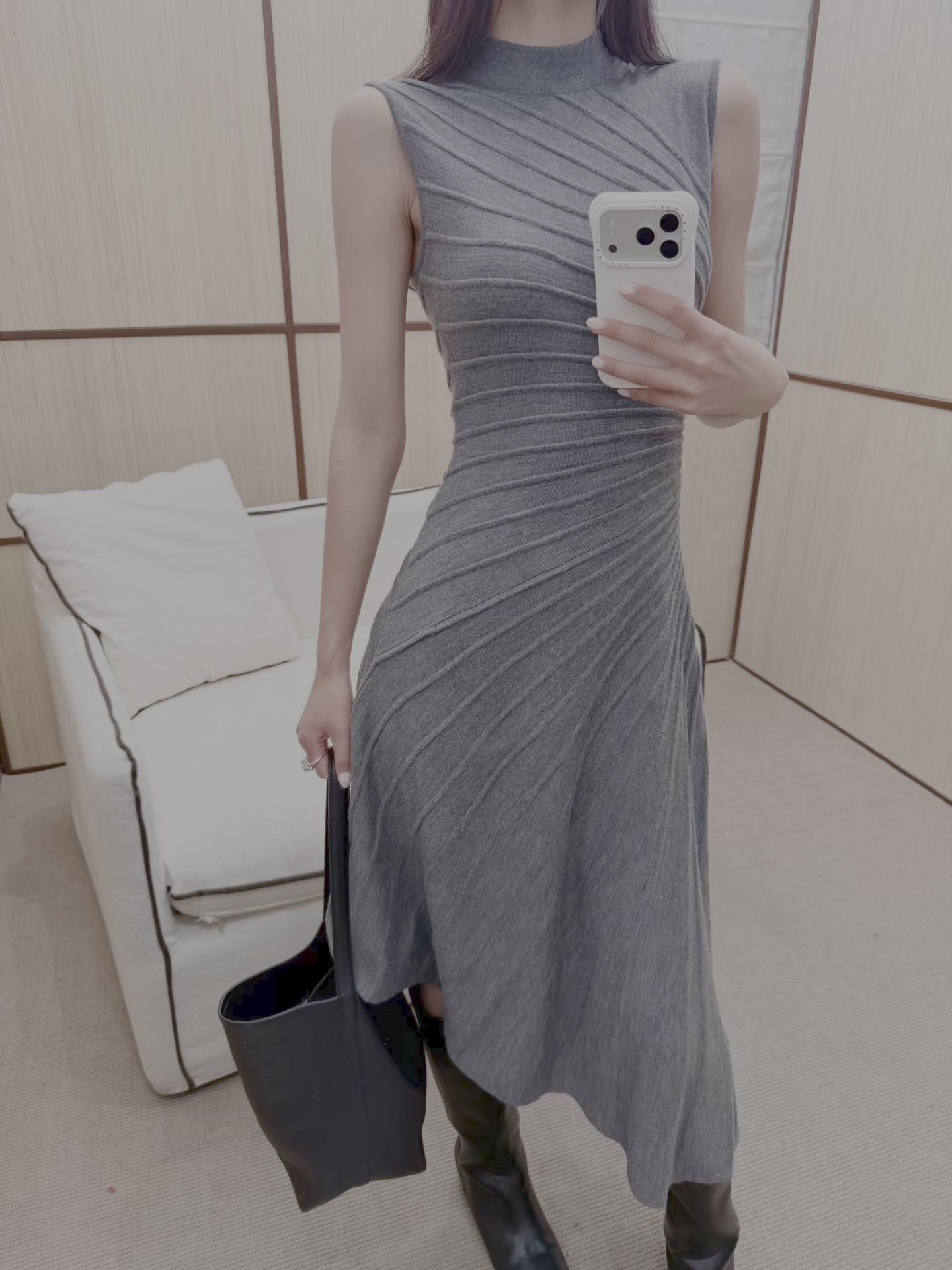 Hepburn-Inspired Gray Striped Sleeveless Dress with Irregular Waist and Backless Design for Early Spring 2026 Medium серый
