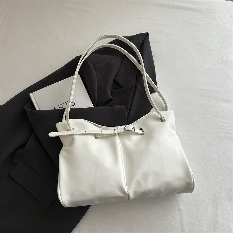 Single-shoulder Bag - Elegant and Versatile, Featuring Fashionable Pleats on The Shoulder Strap.