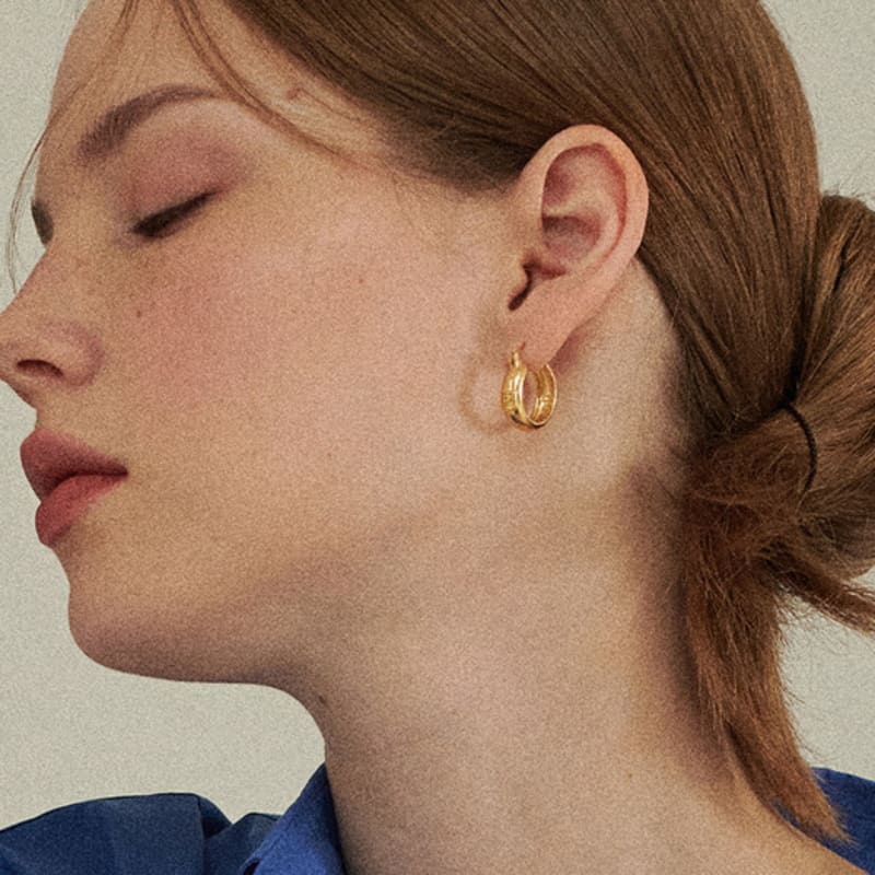 PICOMENT #006 Square P Simple Hoop Earrings _ Gold