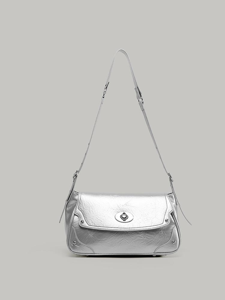 

Sweet and cool Spice Girl Rivet Locomotive Bag 2025 New Fashion Versatile Commuter Shoulder Crossbody Bag Niche Underarm Bag срібний