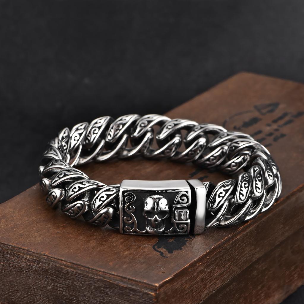 Personalized Punk Men's Stainless Steel Trend Jewelry Domineering Retro Pattern Titanium Steel Skull Bracelet