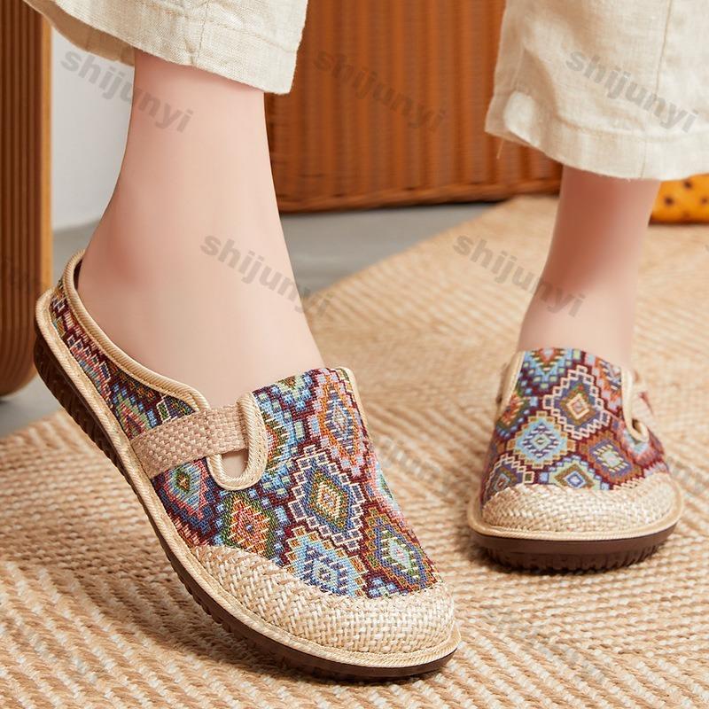 2025 New Summer Women's Shoes Breathable Embroidered Ethnic Flat Casual Shoes Comfortable Lightweight Outdoor Slippers