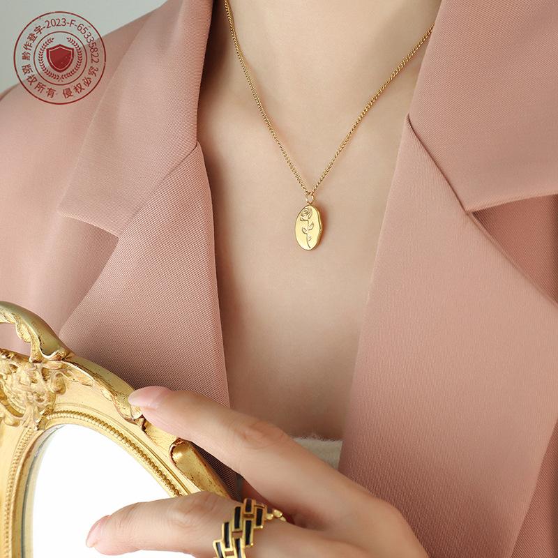 Wind Rose Flower Pendant Necklace Female Niche Design Titanium Steel Plated 18K Gold Collarbone Chain