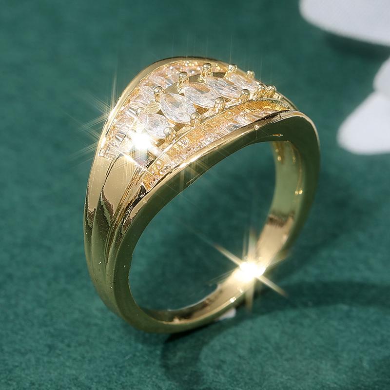 Elegant Classic Design Inlaid Synthetic Zirconia Golden Plated Women's Ring Fashion Sparking Banquet Wedding Jewelry Accessories
