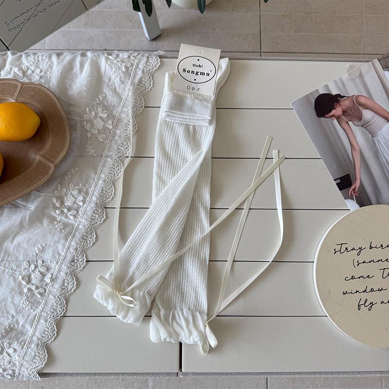 

Ladies Summer Thin Heel Ribbon Bow Flower Bud Ballet Wind Tube Pile Pile Cotton Socks 1 pair білий