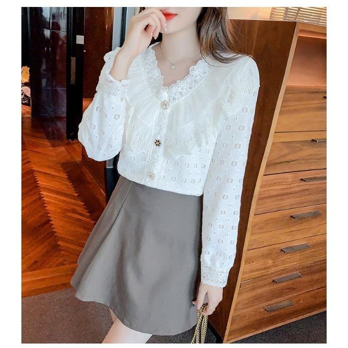 Fashionable and Age-Reducing Lace Top with Lotus Leaf Hem for Women's Autumn and Winter Wardrobe