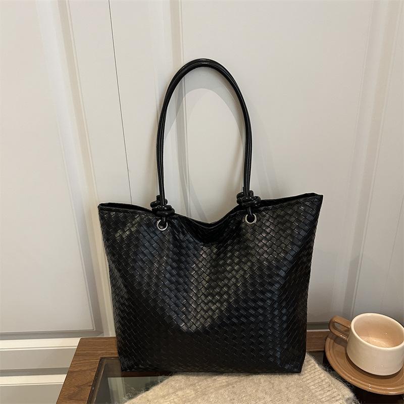 

Premium bag women s autumn new commuter armpit bag fashionable simple niche design shoulder tote bag