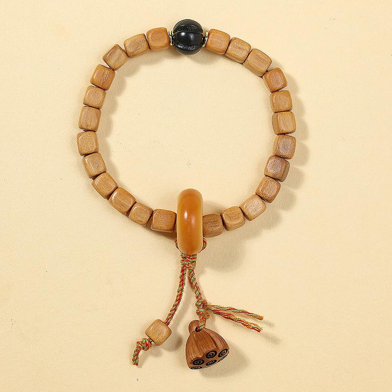 

Natural green sandalwood small cube bracelet, sugar cube small leaf rosewood decorative bracelet, old mountain sandalwood with cat s claw and lotus Golden Sandalwood Bracele