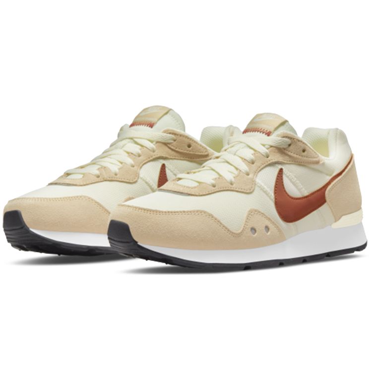 Nike Pantofi sport de damă Venture Runner Wide Lapte de cocos Crem Portocaliu robust Susam DM8454-105