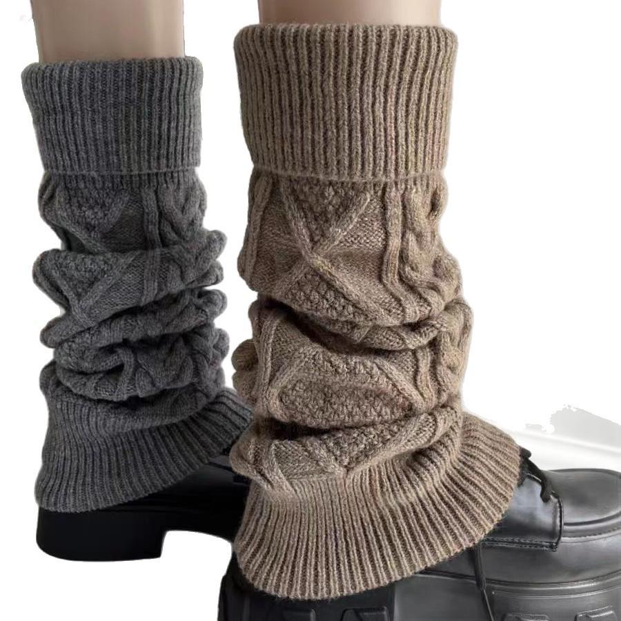 Khaki Brown Retro Cable Knit Leg Warmers for Women - Thick Wool, Diamond Pattern, Milky White Accents, Perfect for Autumn & Winter.