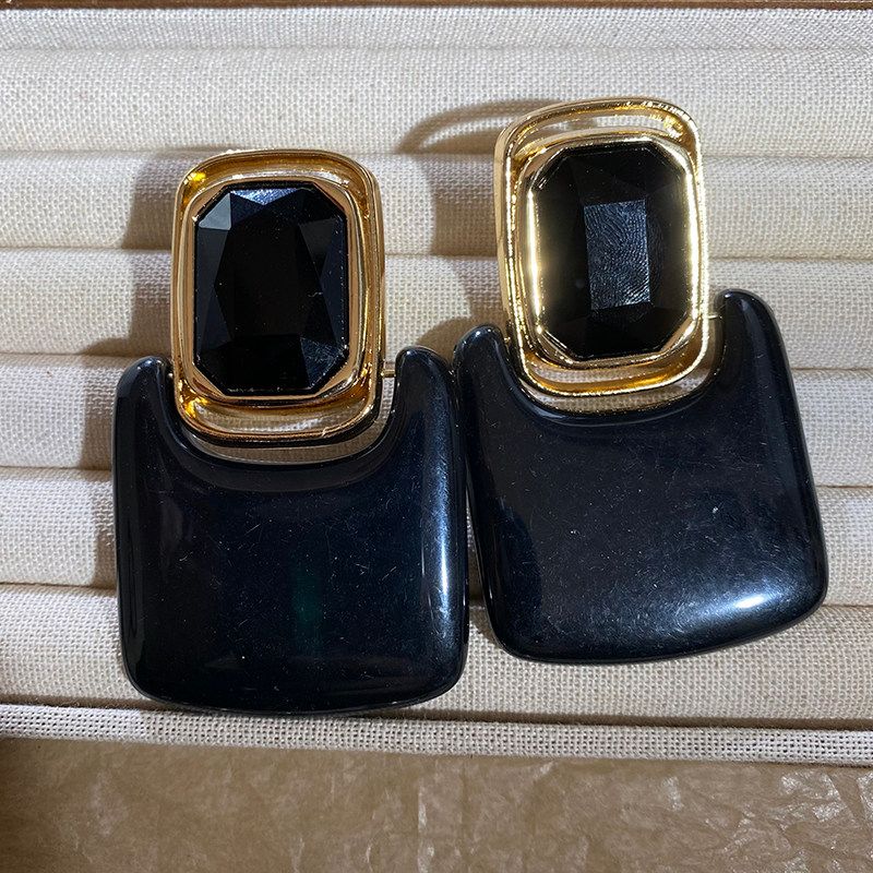 

and Unique Earrings, European and American Style, Exaggerated Black and White Square Design, Visual Impact Large Earrings, Ear Accessories, Ear Clips Black Square Earrings