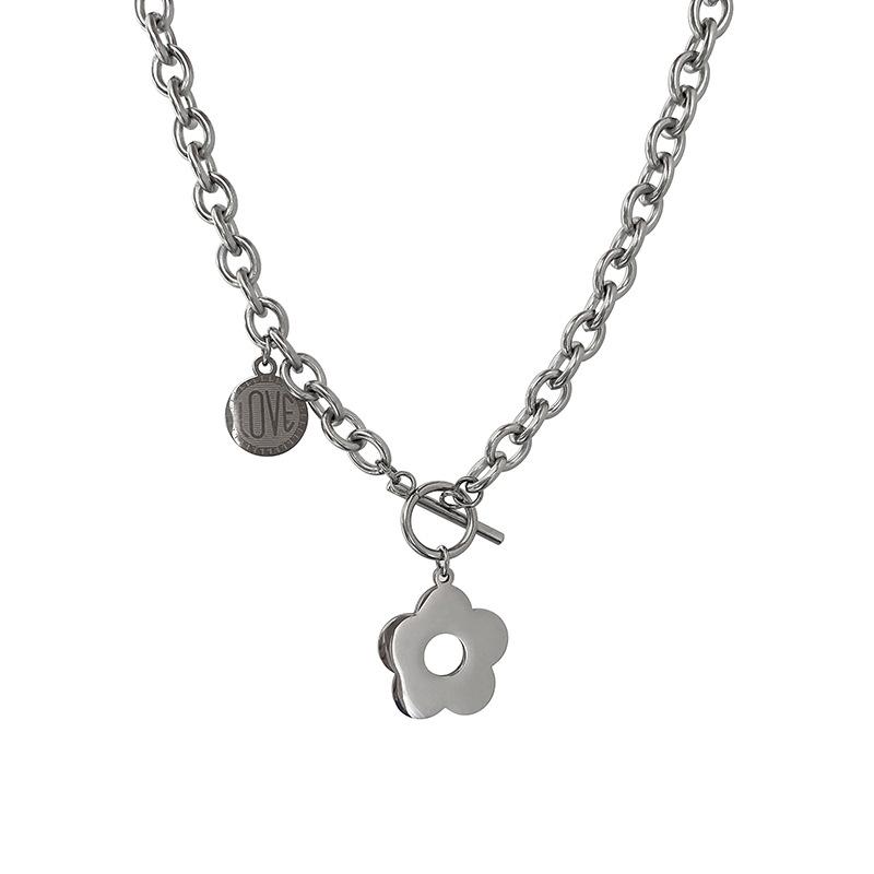 

Harajuku sweet and childlike flower small flower necklace female ins cold wind hip-hop street titanium steel pendant female jewelry