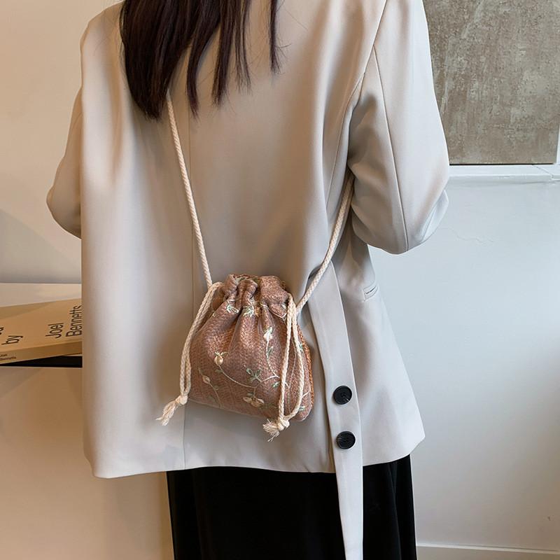 Stylish 2024 Summer Fashionable Womens Bucket Bag Large Capacity Woven Shoulder Bag