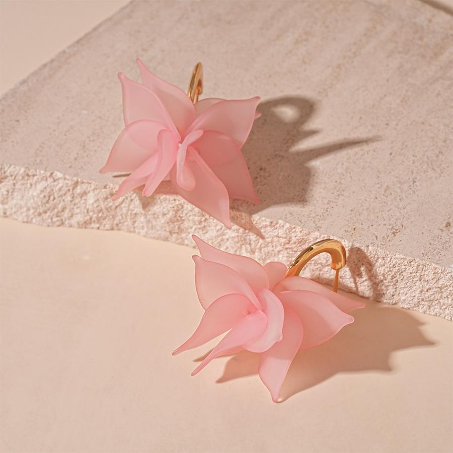 Super Fairy Sweet Acrylic C-shaped Flower Silver Needle Earrings Fresh Petals Personality Niche High-end Earrings 