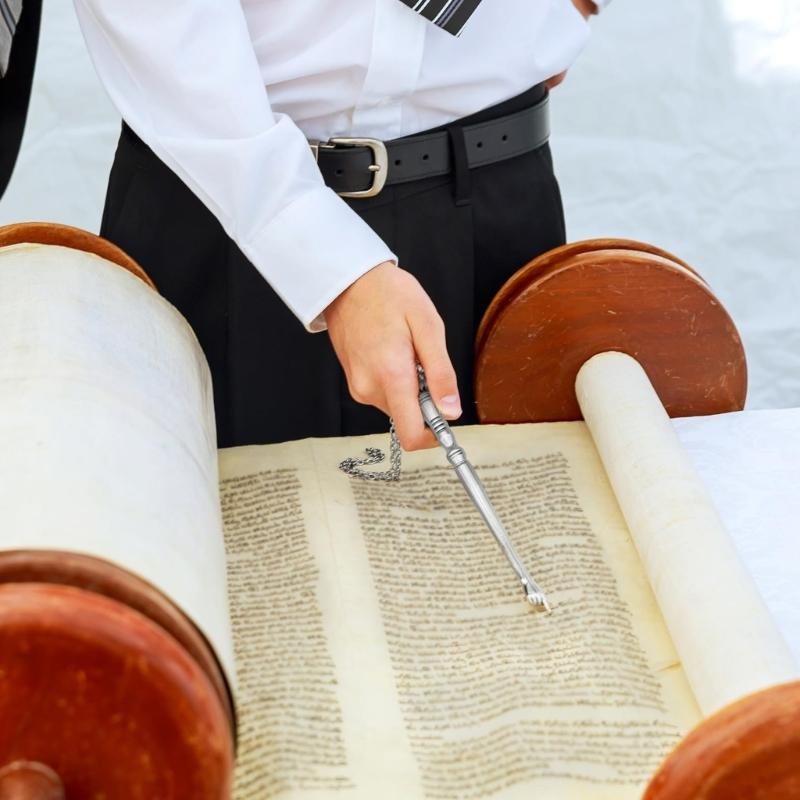 Torah Pointer Yad Torah Scroll Reading Hand Assistant Hand Pointer and Connected Chain Bible Pointer Jewish Gift Unisex