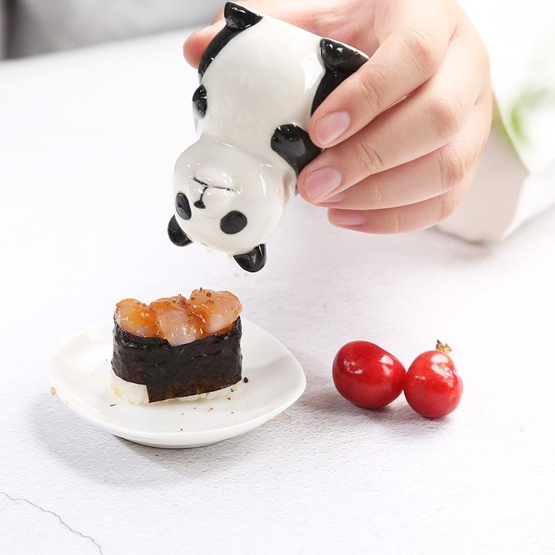 Korean Cartoon Ceramic Pepper Bottle Hand Painted Panda Cruet Condiment Bottle Salt Spice Shaker Home Kitchen Decorate Supplies