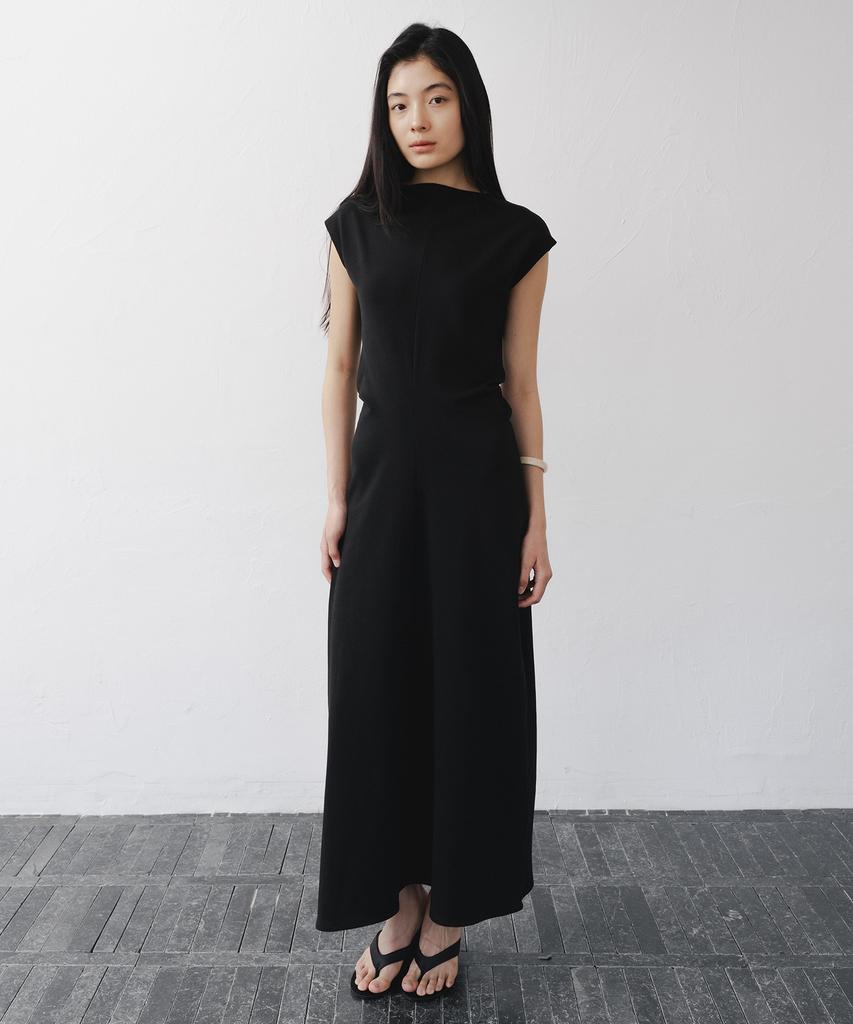 AFTERGLOWOOL Curve Line Maxi Dress-Black