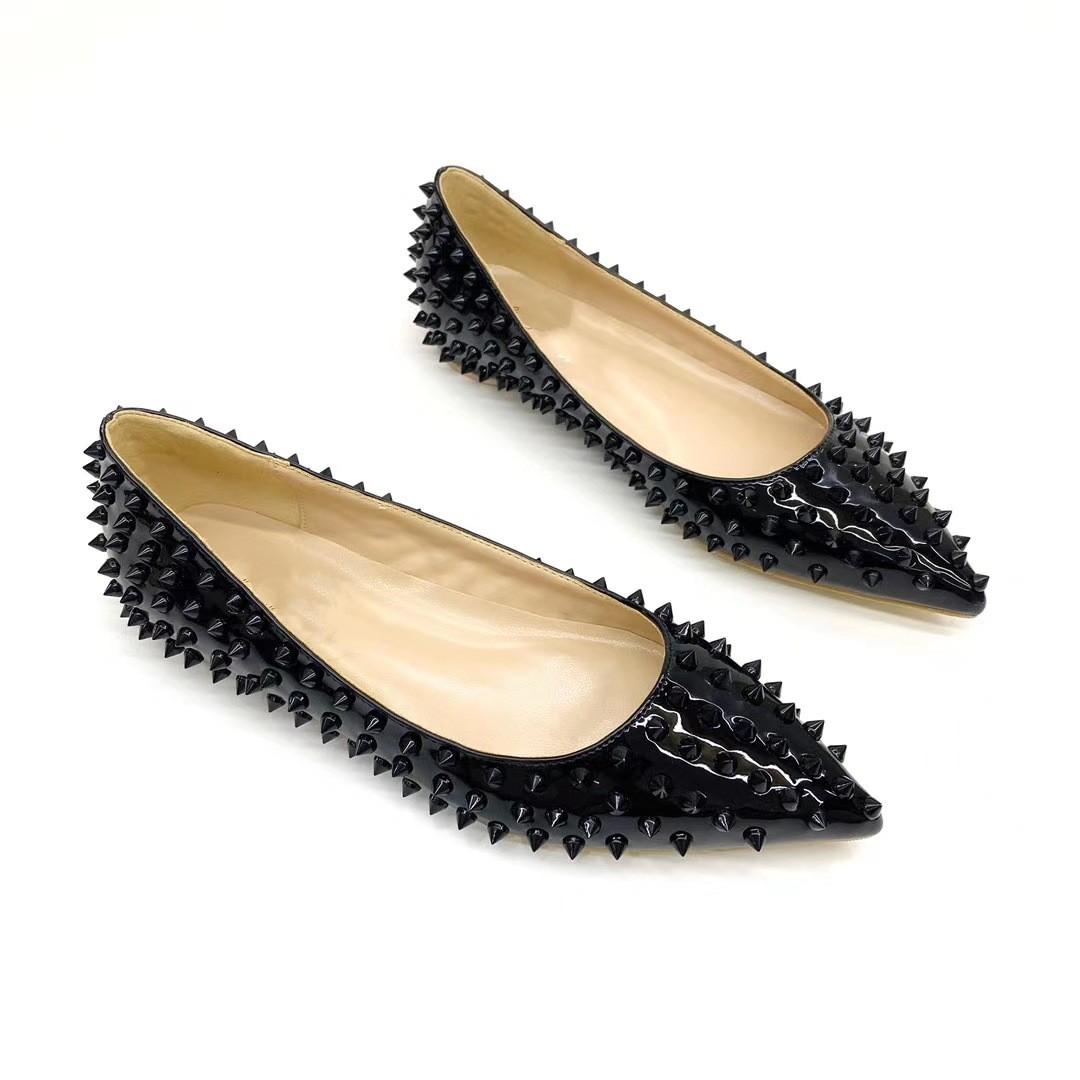 Туфли на плоской подошве с заклепками и шипами Женская обувь Слипоны с острым носком — фото 6