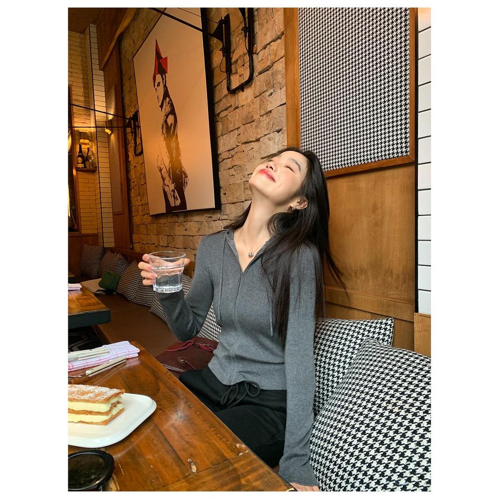 Korean Zip-Up Hoodie: Stylish, High-Quality, Slimming, Brightening, Versatile Top for Spring/Autumn