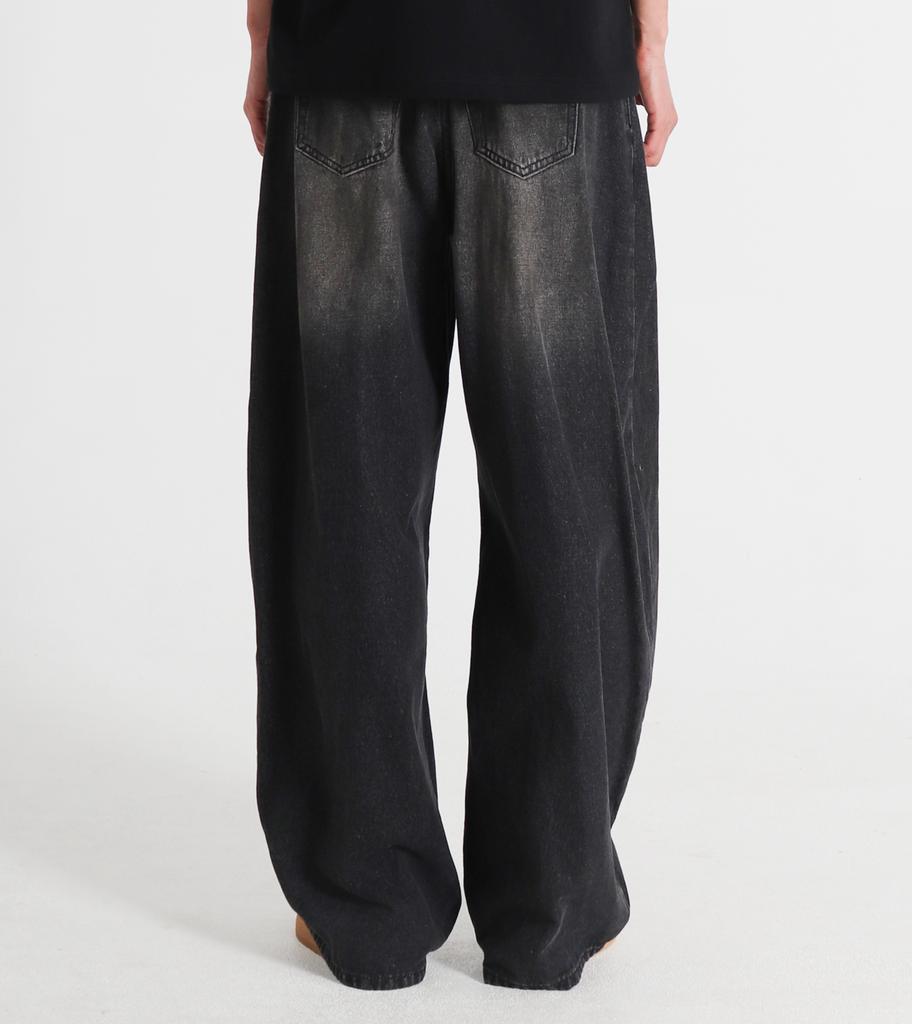 Beoteunseoul Drop Painting Curved Wide Denim Pants [Black Denim]