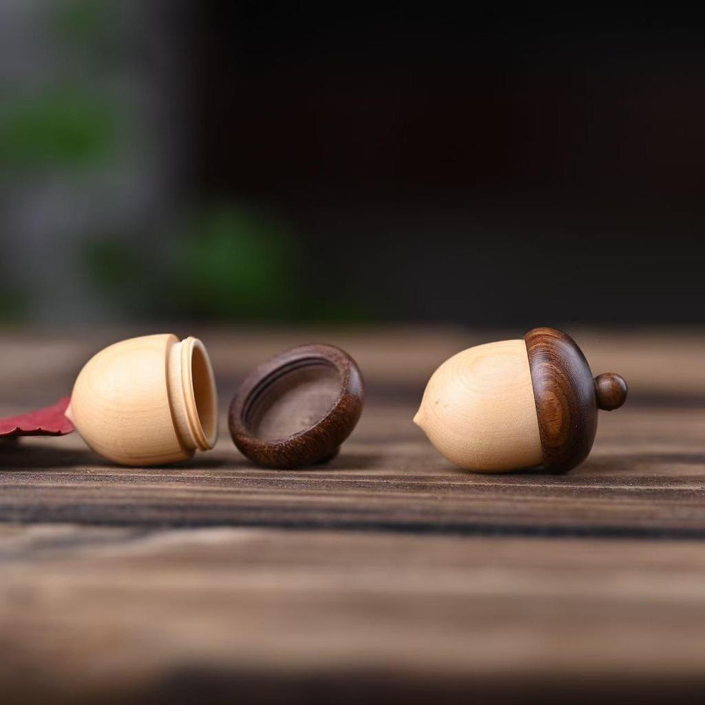 Breloczek z wisiorkiem Żołądź i Szyszka z drzewa sandałowego z ozdobą w postaci buteleczki na życzenia