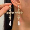 Pendientes Largos Góticos de Corazón y Mano Rubí Oscuro - Diseño Creativo Europeo y Americano