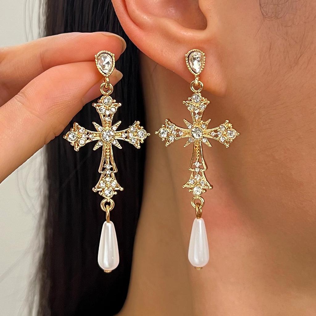 Pendientes Largos Góticos de Corazón y Mano Rubí Oscuro - Diseño Creativo Europeo y Americano