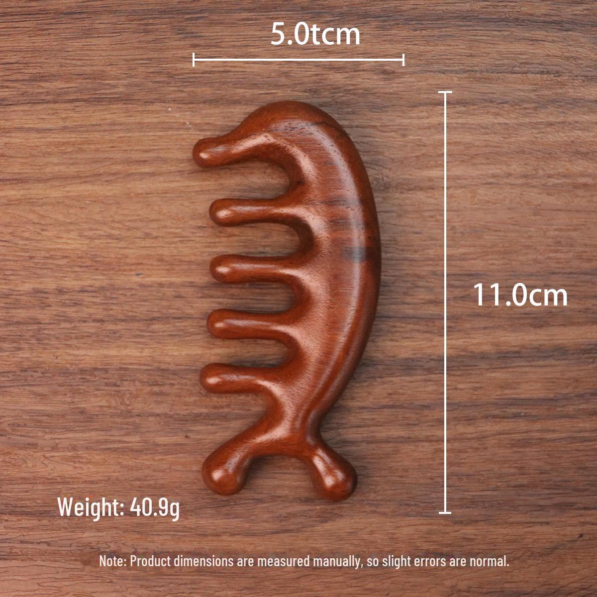 

Массажная расческа Meridian из сандалового дерева - зеленая, из массива дерева, с рисунком морского льва