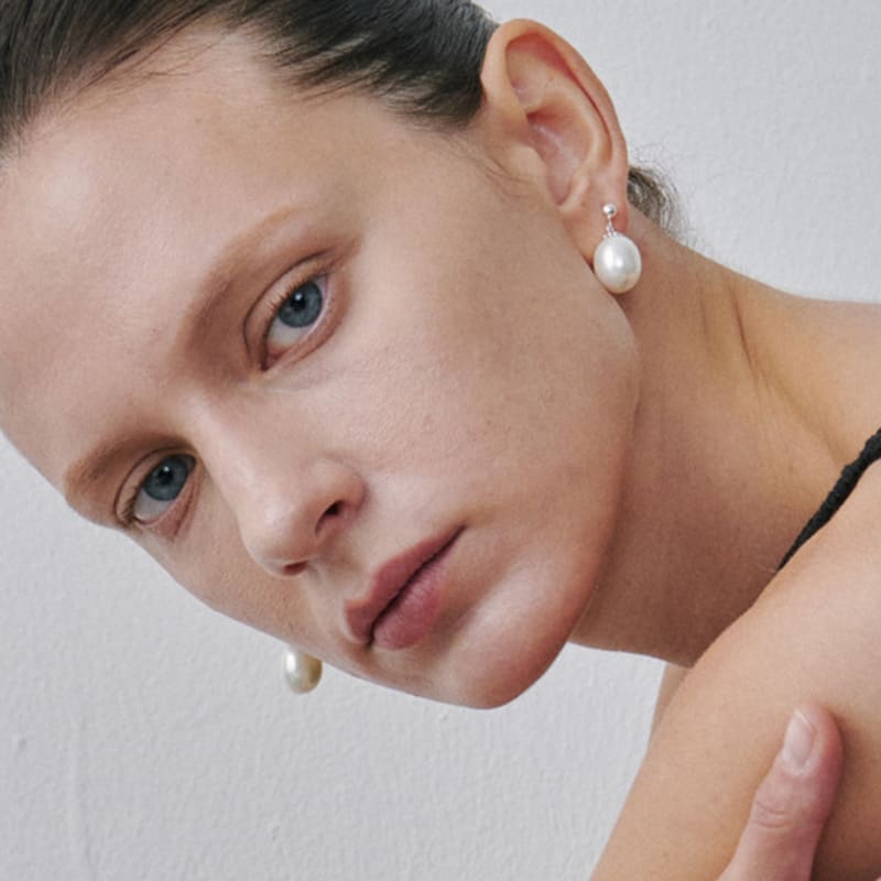 

etrive Olive Pearl Earrings silver