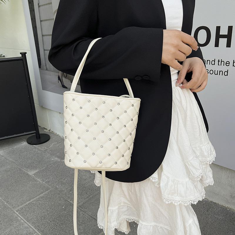 Summer Fashion Handbag Small Bag Women's 2025 New Diamond Bucket Bag Simple Shoulder Messenger Mobile Phone Bag