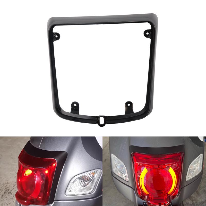 

Vespa GTS300 (2020-2023) Blackened Taillight Cover & Frame Accessory Carbon Fiber Pattern