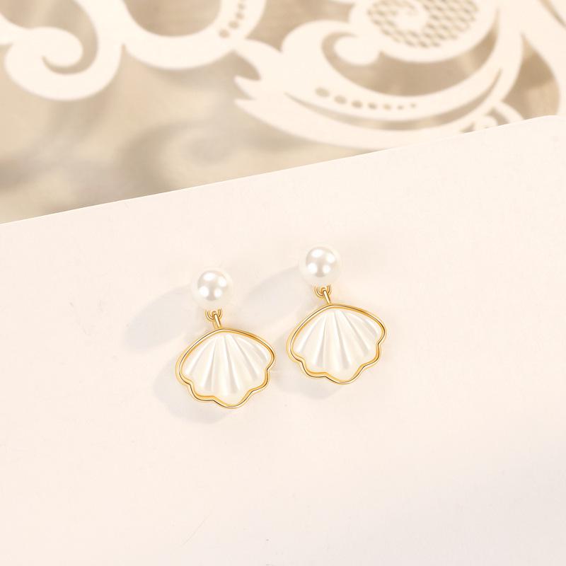 Sterling Silver Pearl Shell Stud Earrings: Elegant, Simple, Versatile Design for Women 925 Silver