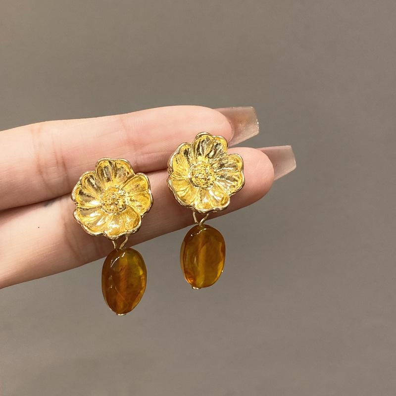 Maillard Geometric Butterfly Coffee Earrings For Women  Vintage Studs Personality Drop Earrings Luxury Designer Jewelry