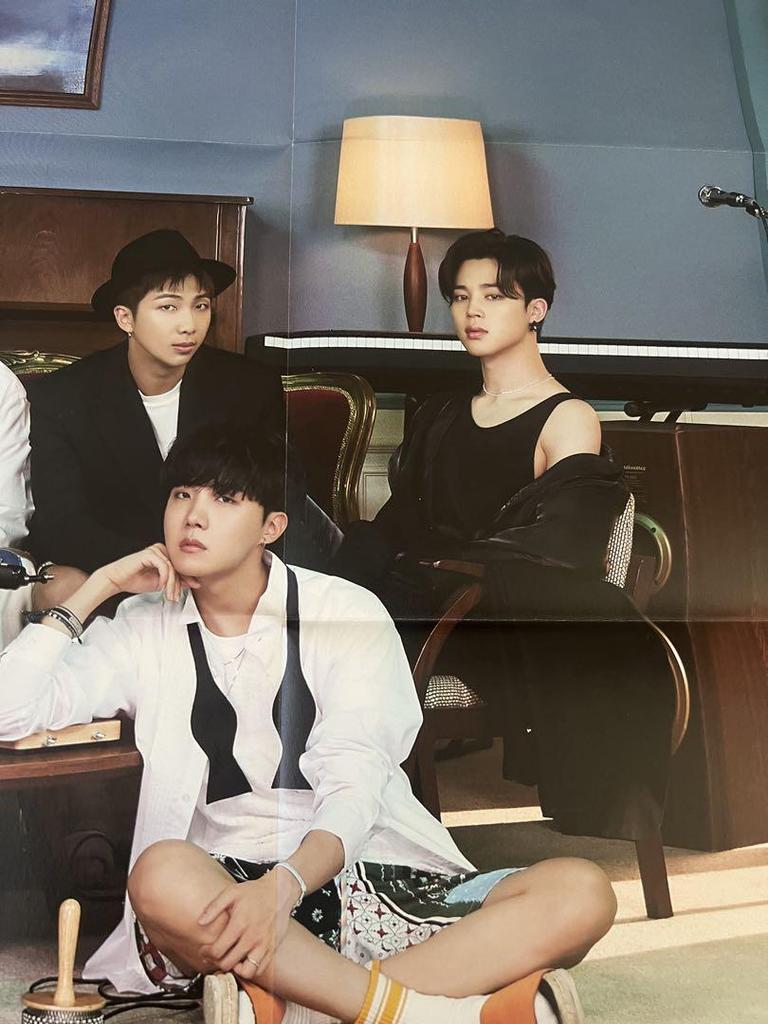 [USED] BTS Album BE Essential Edition Comes with a Bonus Magnet!