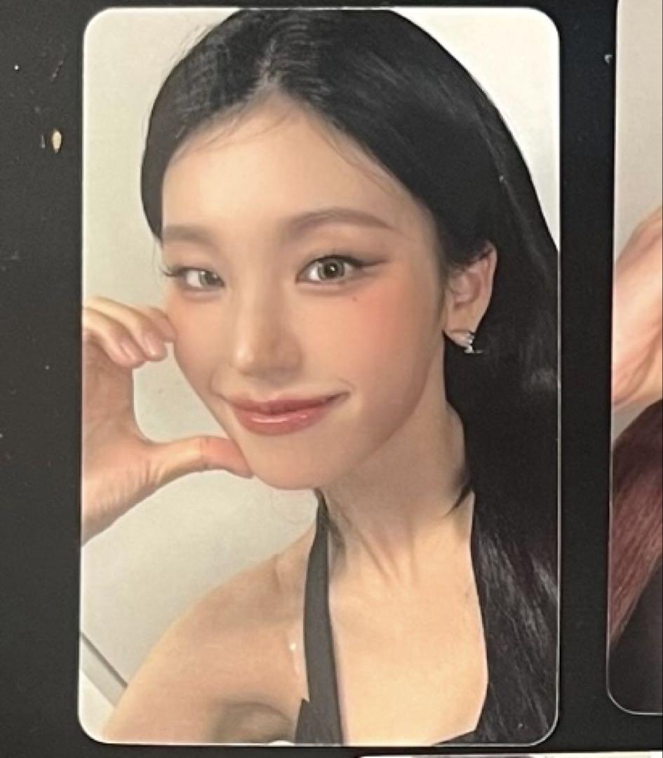 

[USED] ITZY Yeji GOLD Starriver Yonton Limited Dress Trading Card