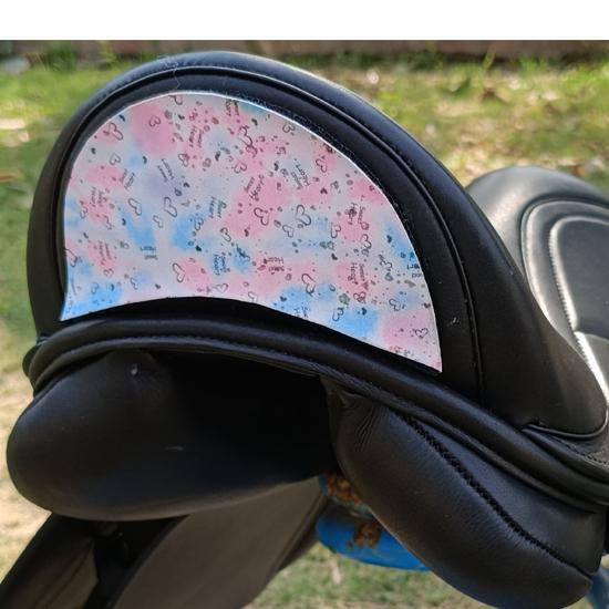 Leder Dressursattel mit doppeltem Sattelblatt und wechselbaren Kammern – Elegantes Cantle-Design