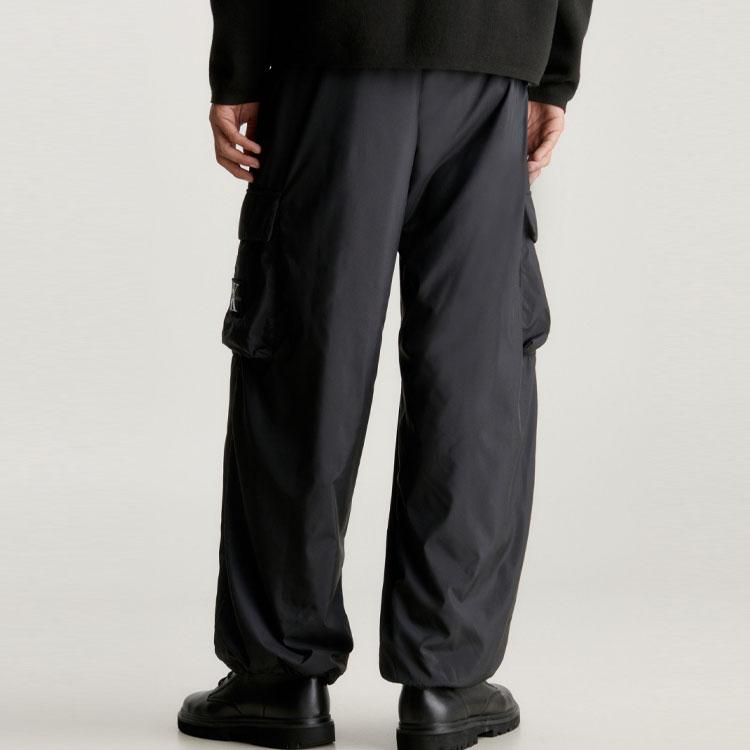 Calvin Klein Jeans Loose Solid Color Pocket Detail Comfortable Cargo Pants Men bottoms Black J324693-BEH