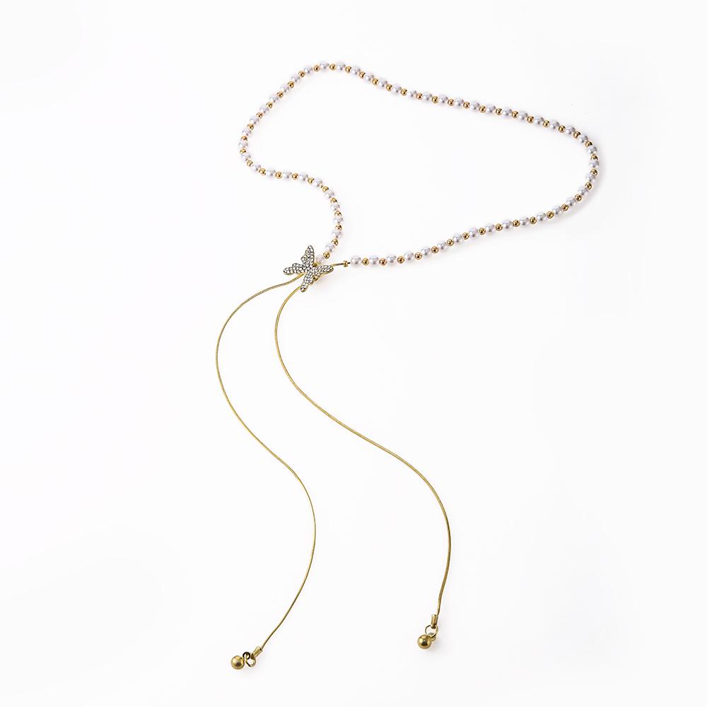 Trendige Perlen-Schmetterlingskette: Minimalistischer Anhänger in leichtem Luxus