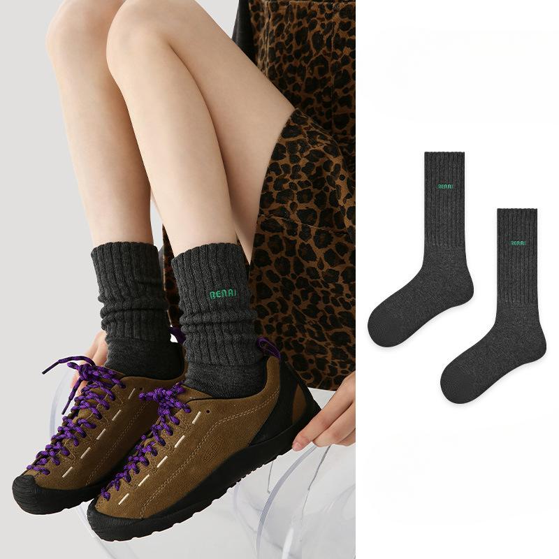 Ladies Autumn and Winter New Style Embroidery Letters Boneless In The Tube Pile Socks