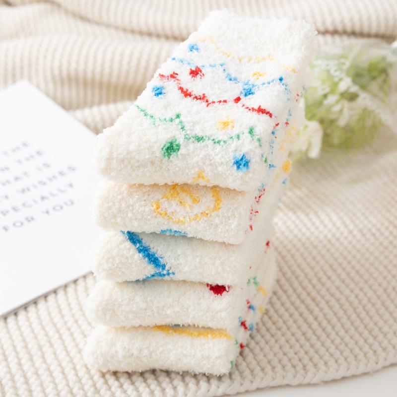 5/10 Pairs Casual Coral Fleece Socks for Women with Fresh and Colorful Dot Patterns Winter Warmth Postpartum Socks Fleece Sleep Socks for Home Use